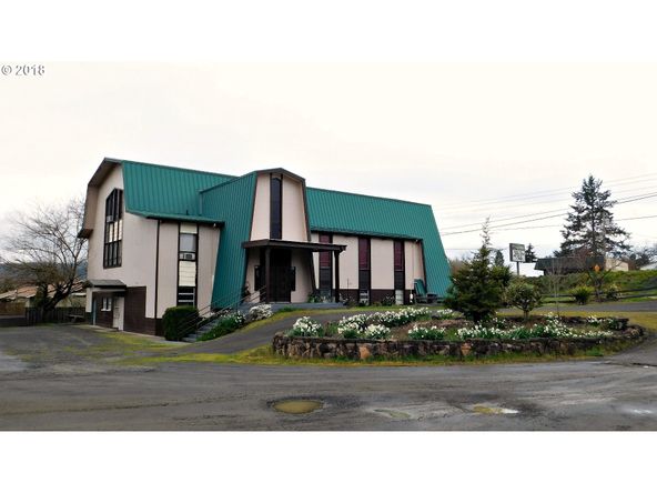 2837 W Harvard Ave, Roseburg, OR 97471